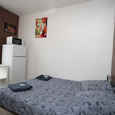 08 - Chambre Proche Paris Et Transports Avec Tv Wifi Saint-Denis  Exterior foto